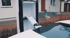 Driverless car delivers packages without humans